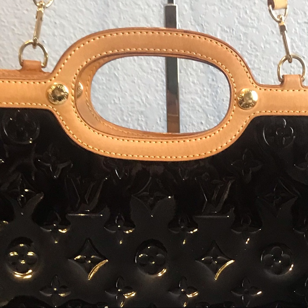 SOLD 🥳Louis Vuitton Roxbury Drive in Vernis Monogram - Picture 5 of 16